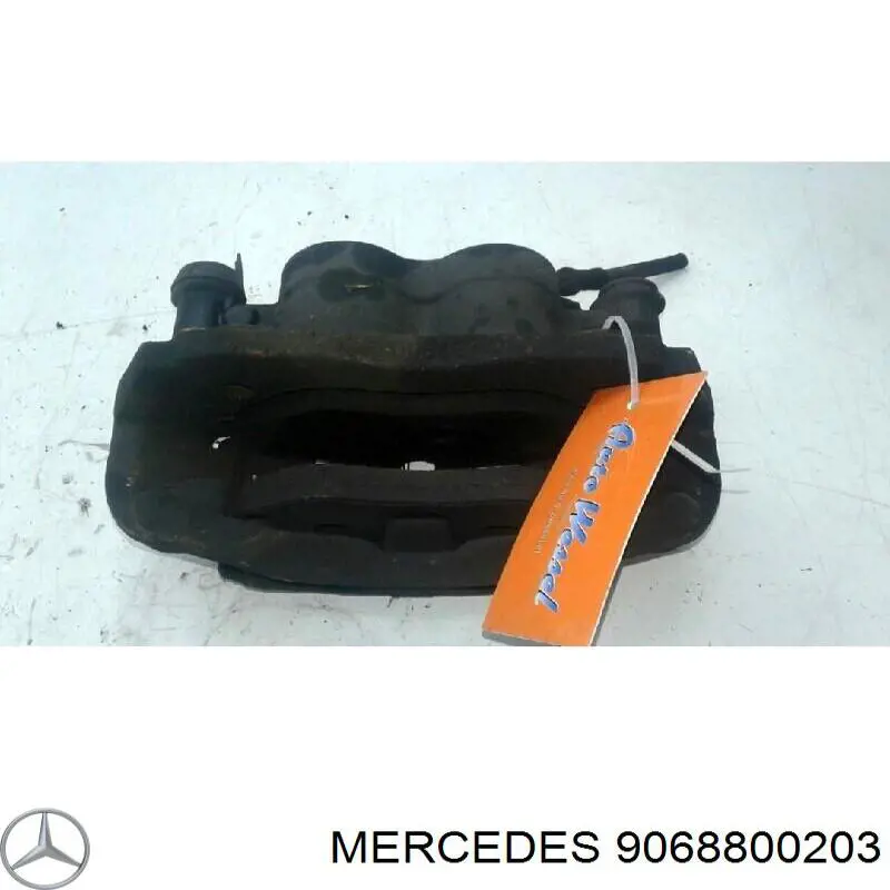 Рамка радіатора 68014737AA Mercedes