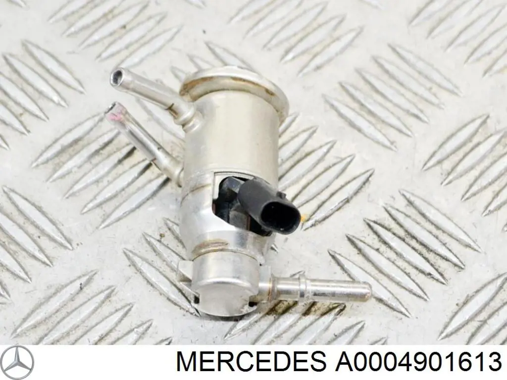 Купити A0004901613 Mercedes Форсунка вприскування AD BLUE