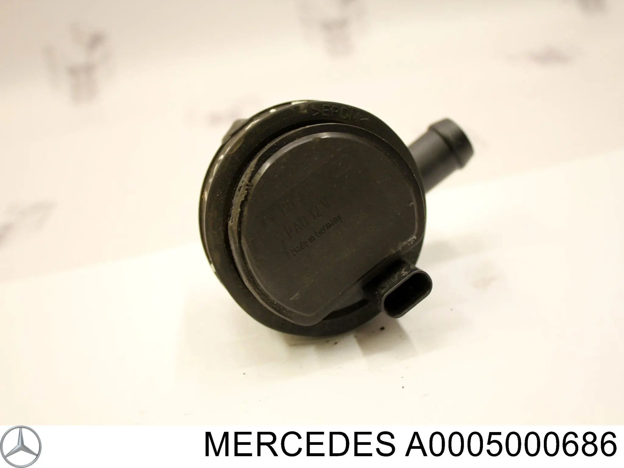 Помпа охолодження Mercedes A0005000686 ціна, від 31.67 USD