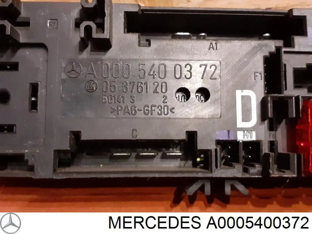 Блок запобіжників A0005400372 Mercedes