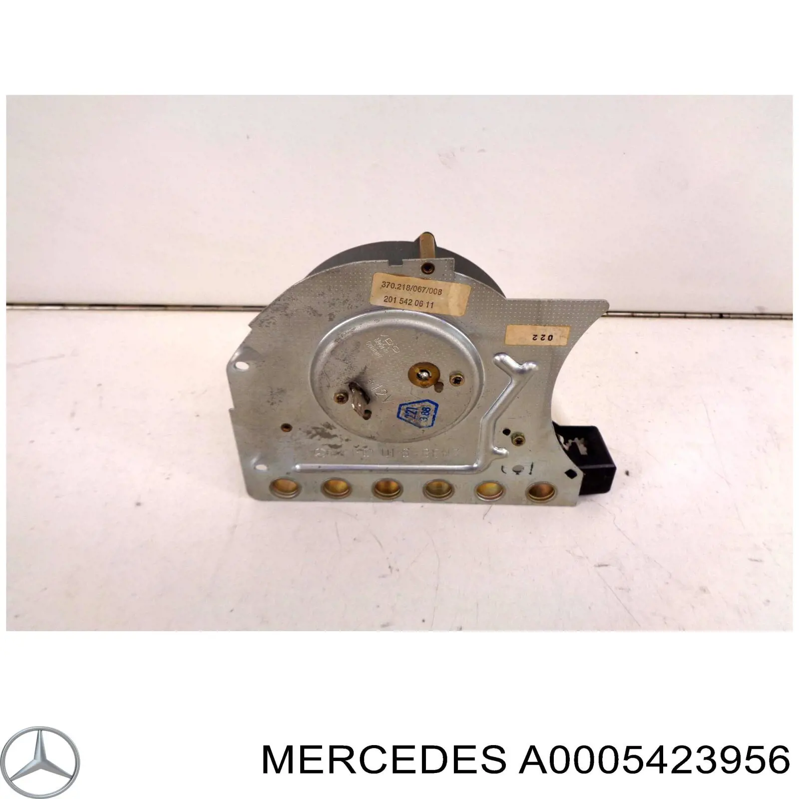 Купити A0005423956 Mercedes Скло щитка приладів