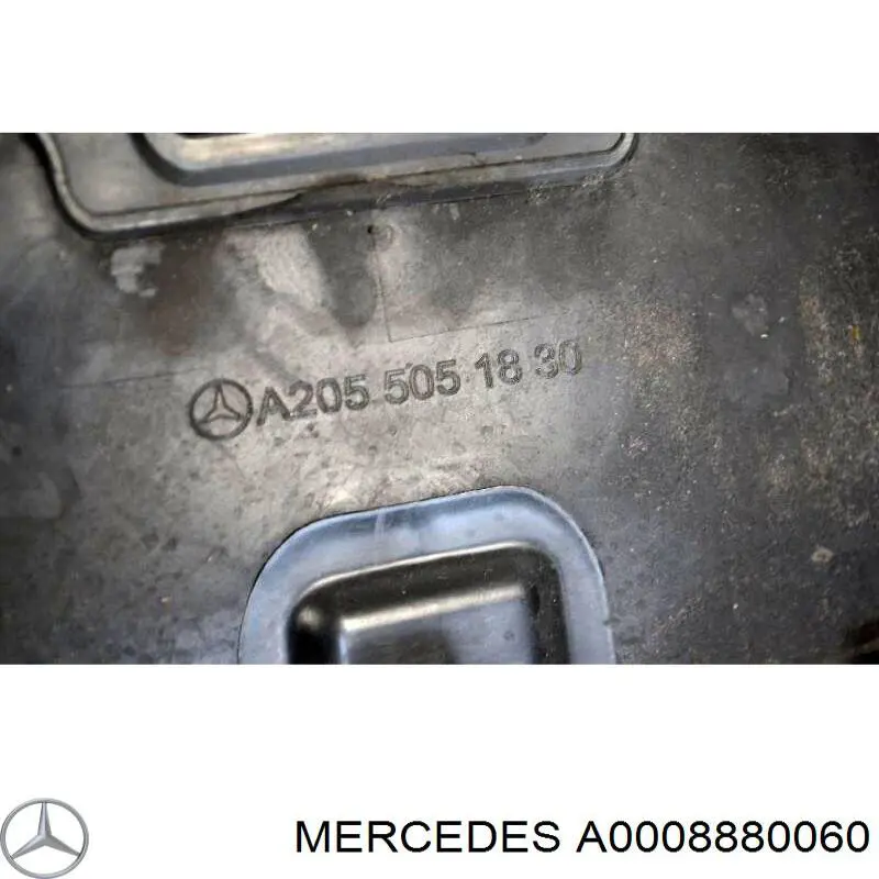 Купити A0008880060 Mercedes Кронштейн емблеми решітки радіатора