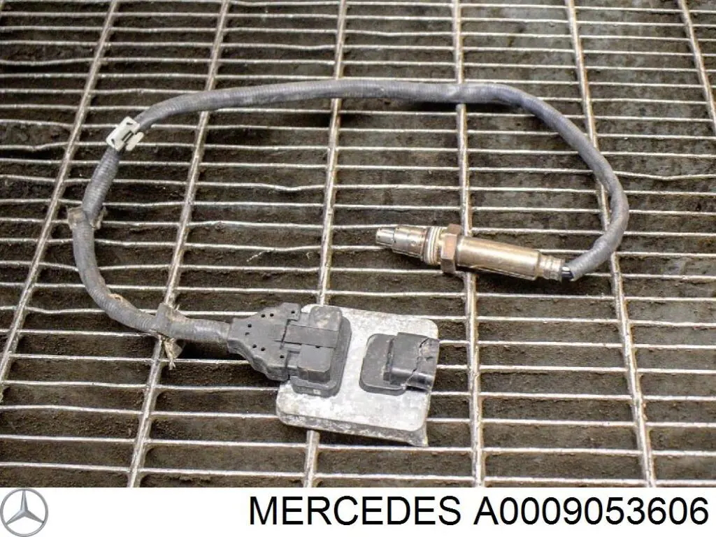 Купити A000905360680 Mercedes Датчик оксидів азоту NOX, передній