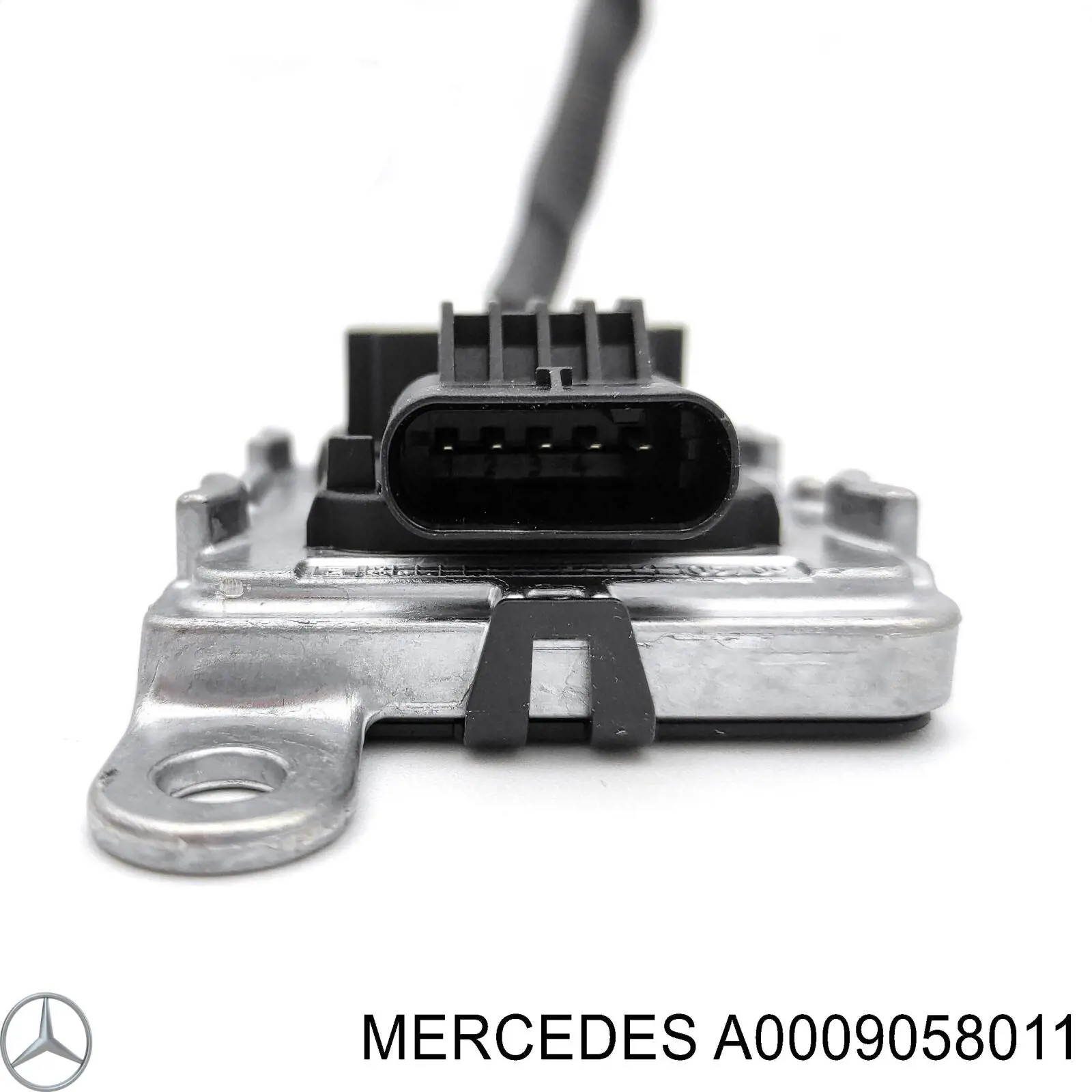 Купити A0009058011 Mercedes Датчик оксидів азоту NOX, передній