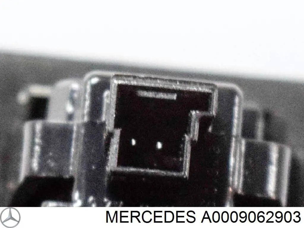 Ліхтар підсвічування заднього номерного знака A0009062903 Mercedes