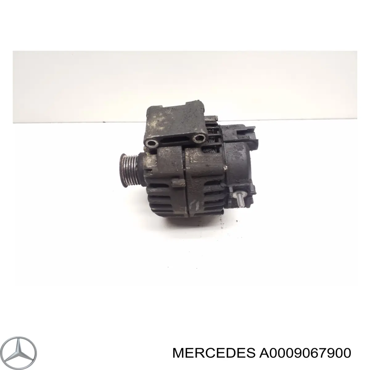Генератор A0009067900 Mercedes