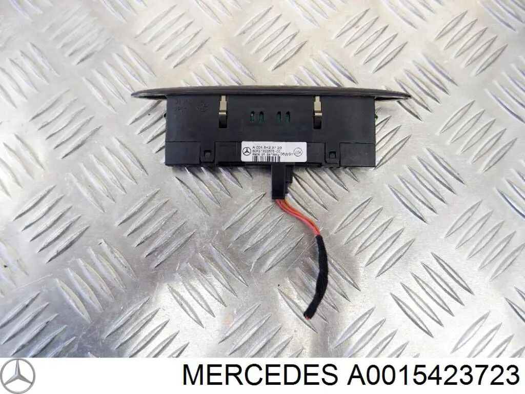 Дисплей парктроніка Mercedes A0015423723 ціна, від 3.80 USD