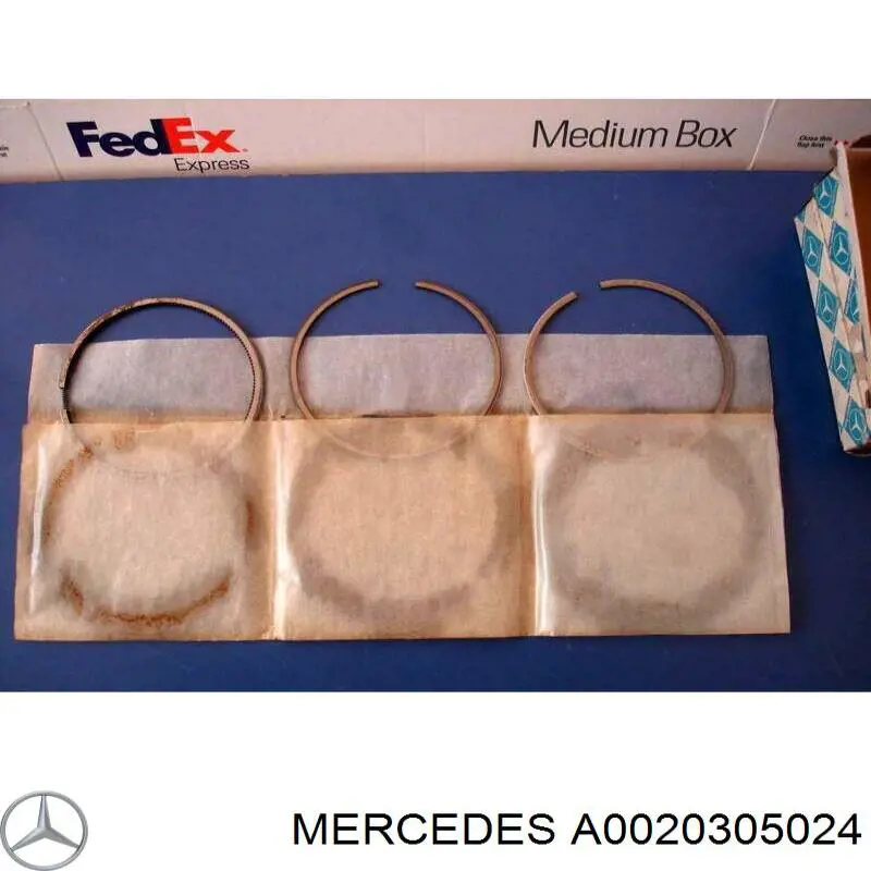 A0010304724 Mercedes Сальник півосі переднього моста, лівої