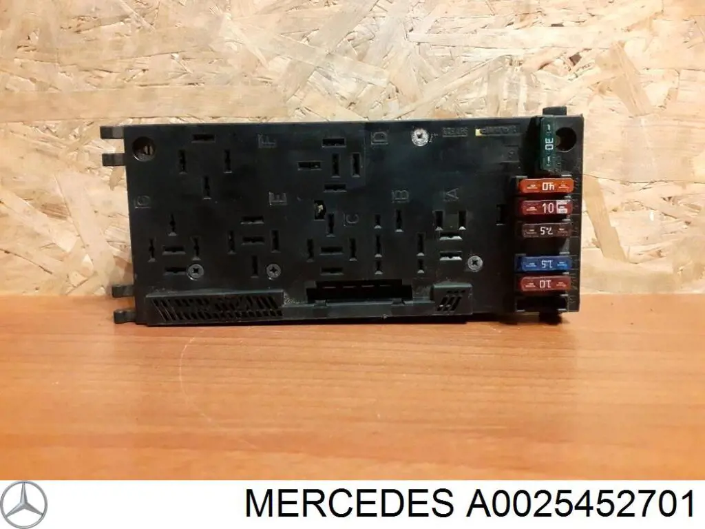 Блок запобіжників A0025452701 Mercedes