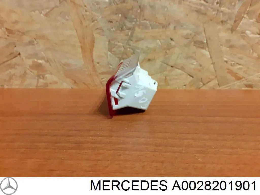 Лампа підсвічування в двері, передньої правої Mercedes A0028201901 ціна, від 4.53 USD