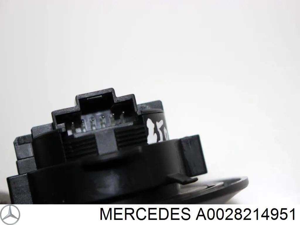A0028214951 Mercedes Кнопка приводу замка задньої 3/5 двері (ляди)
