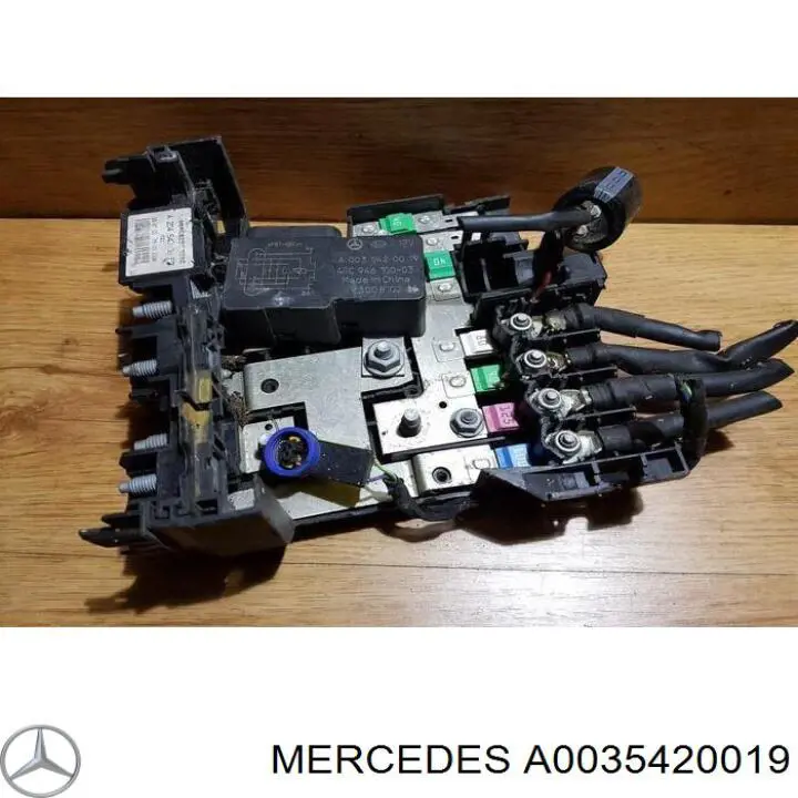Коробка запобіжників Mercedes A0035420019 ціна, від 57.01 USD