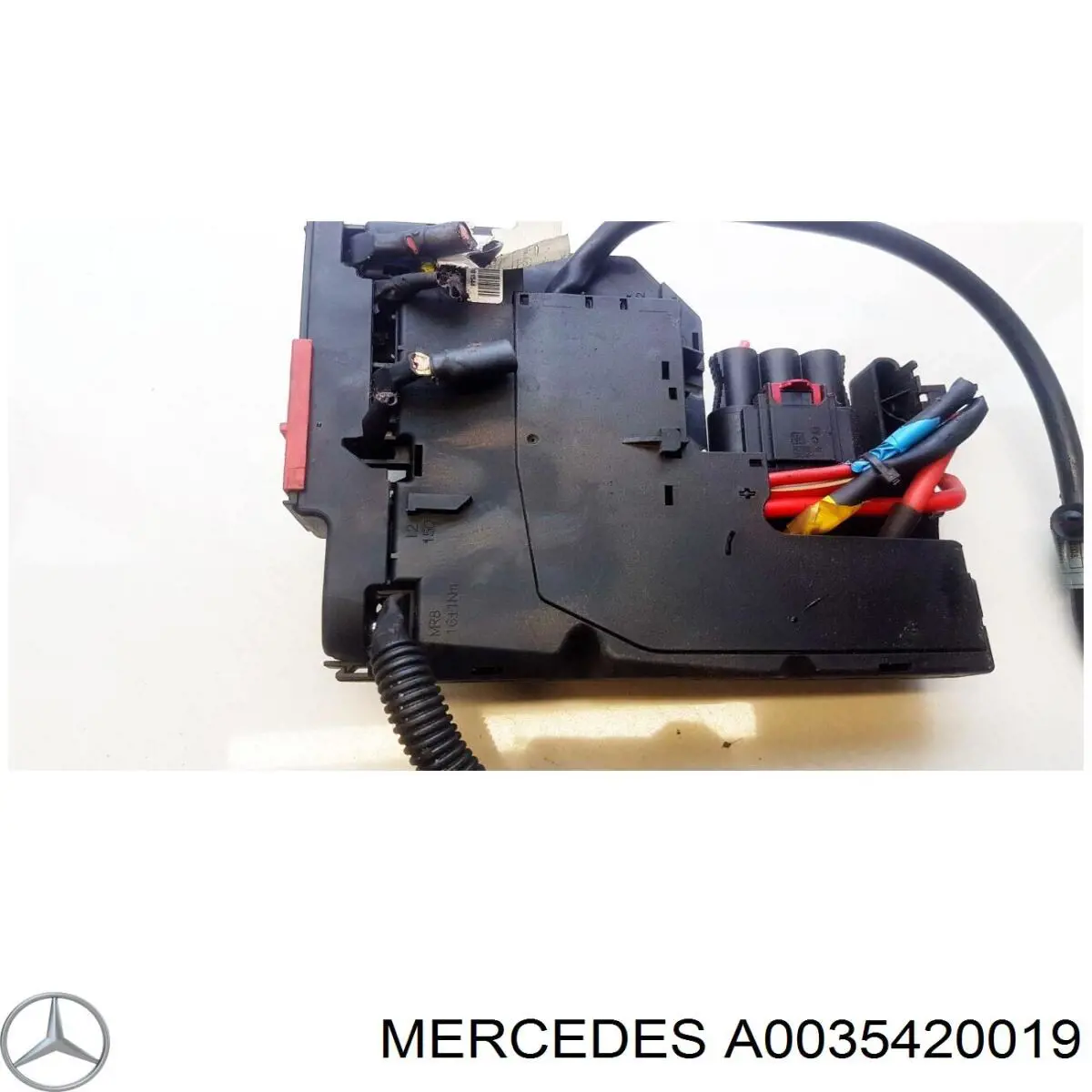 Купити A0035420019 Mercedes Корпус запобіжників