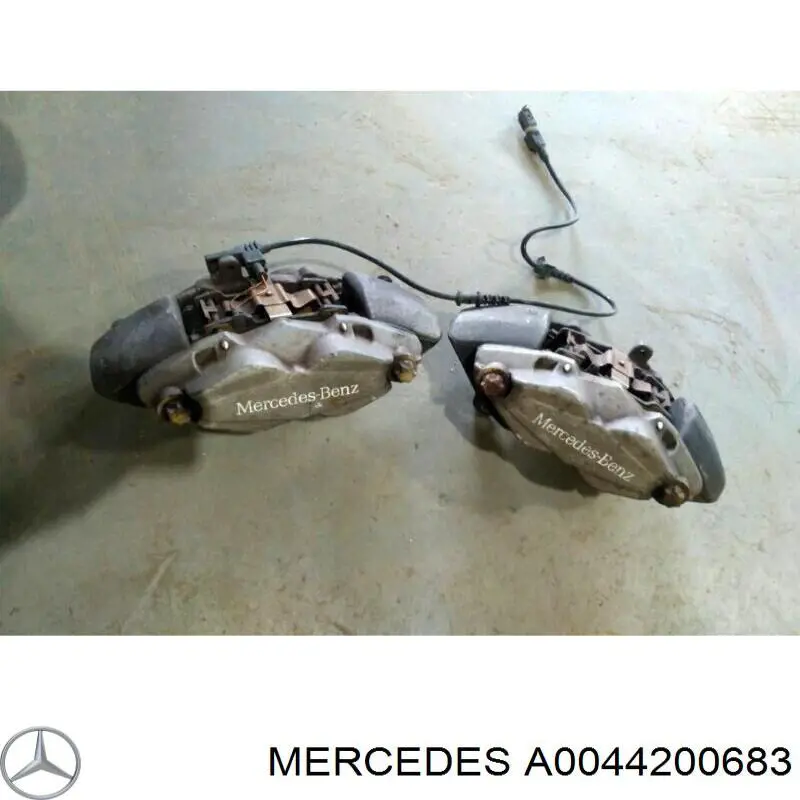 0044200683 Mercedes супорт гальмівний передній правий