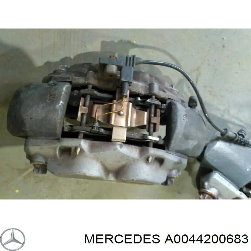 Супорт гальмівний передній правий Mercedes A0044218398 ціна, від 116.01 USD