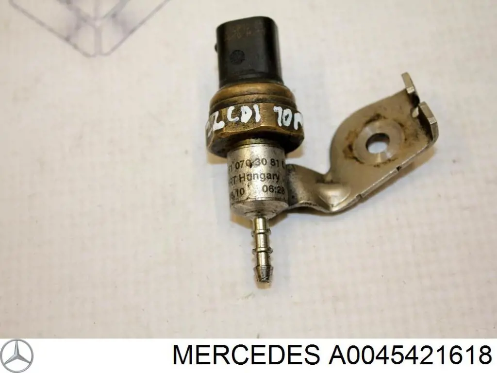 Датчик тиску палива на Mercedes E (W213)