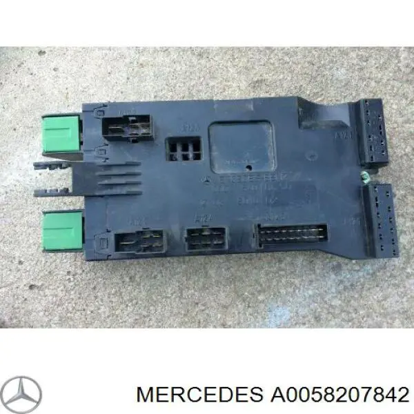 Двигун склоочисника лобового скла (трапеції) Mercedes A0058207842