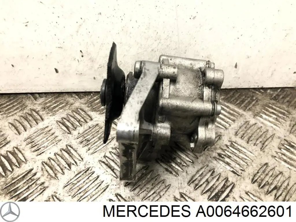Насос ГУР A0064662601 Mercedes