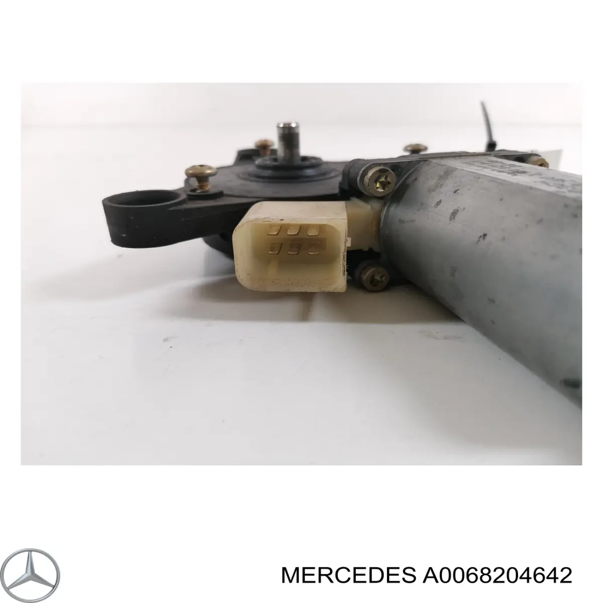 Мотор склопідйомника дверей передніх, лівих Mercedes A0068204642 ціна, від 38.01 USD