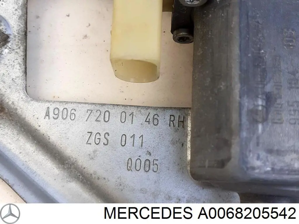 Мотор стеклоподъемника двери передней, правой MERCEDES A0068205542