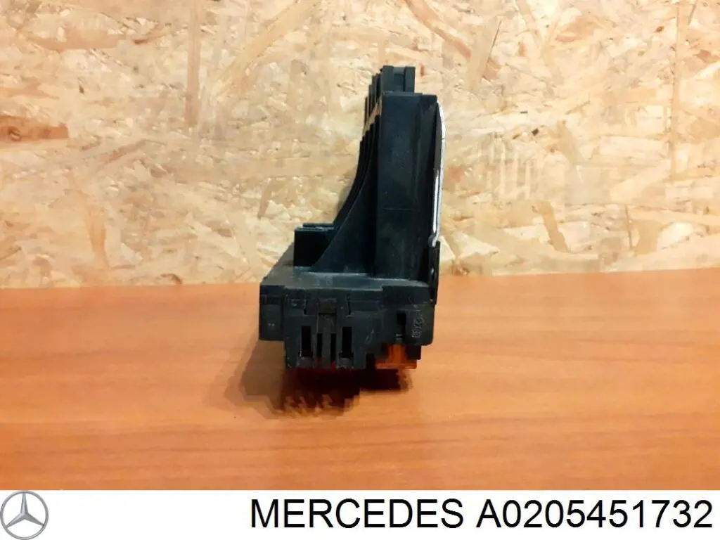 Коробка запобіжників Mercedes A0205451732 ціна, від 15.19 USD