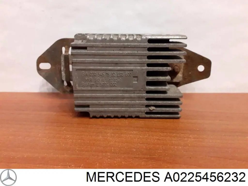 Купити A0225456232 Mercedes Регулятор оборотів вентилятора