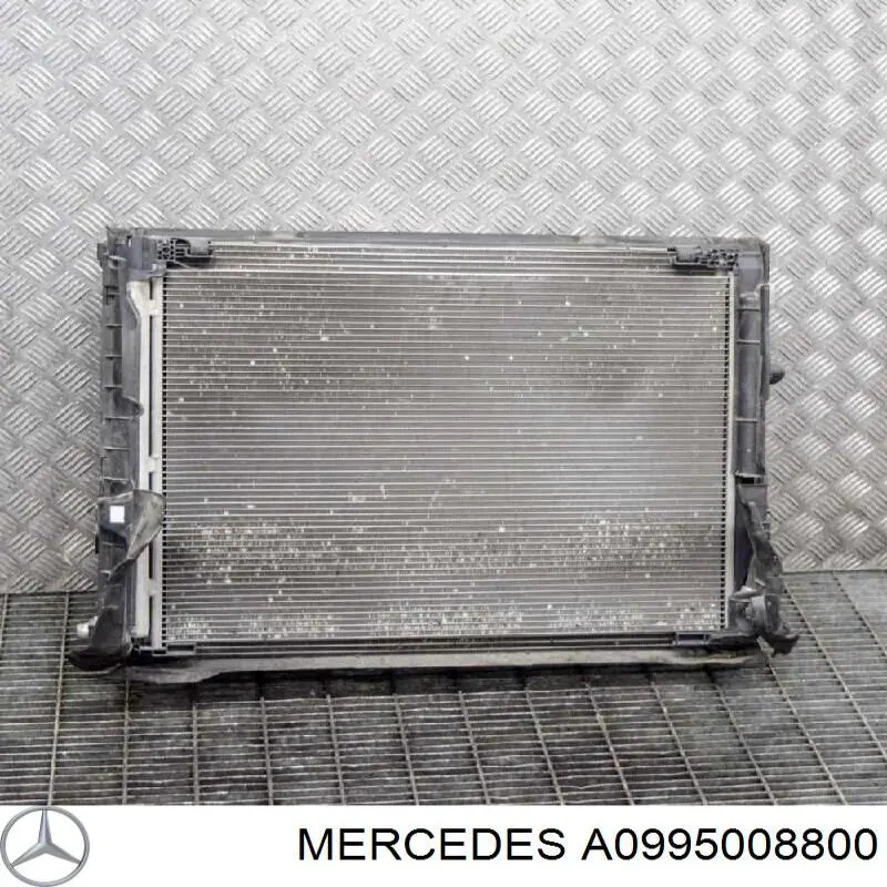 Купити A0995008800 Mercedes Радіатор двигуна