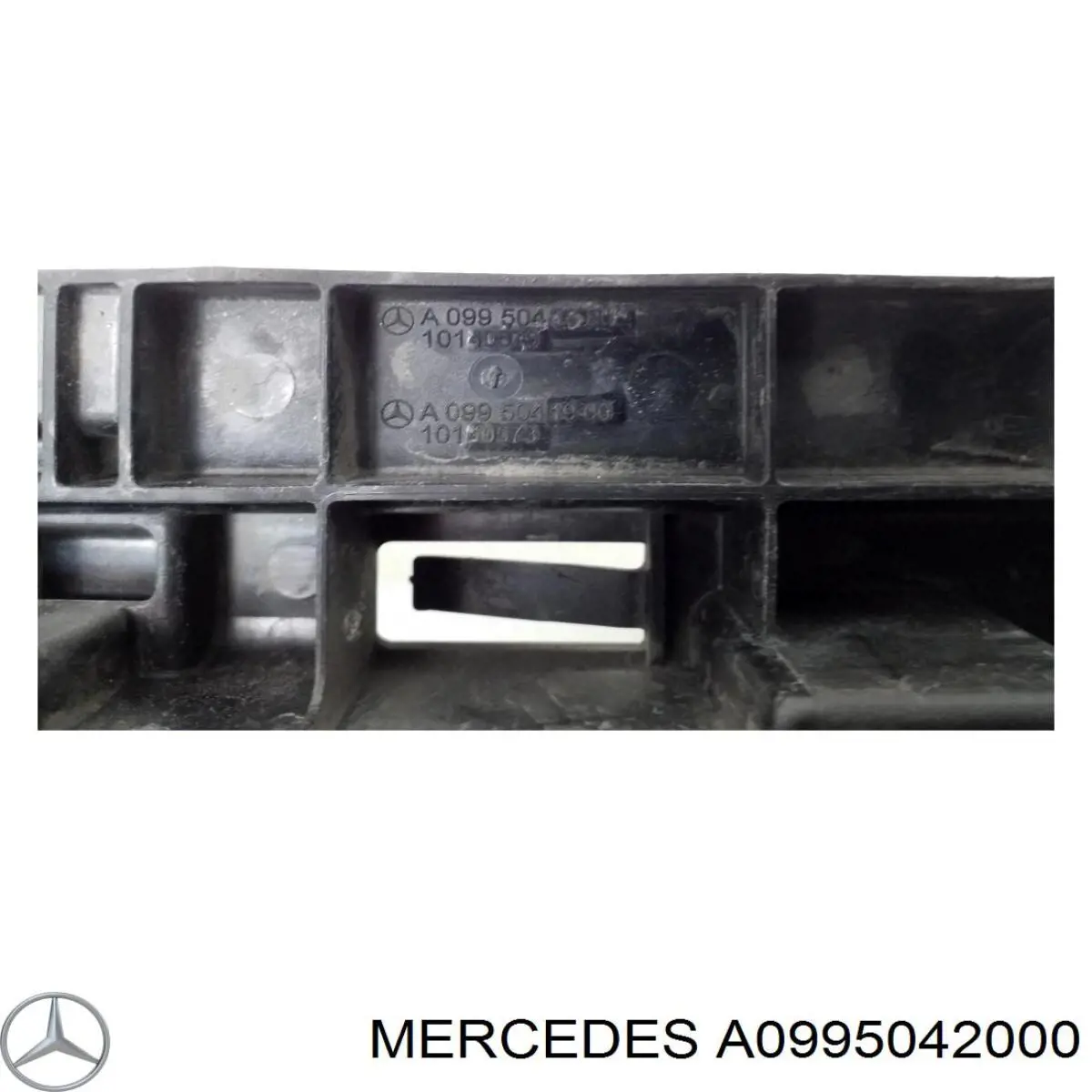 A099504200064 Mercedes Кронштейн радіатора правий