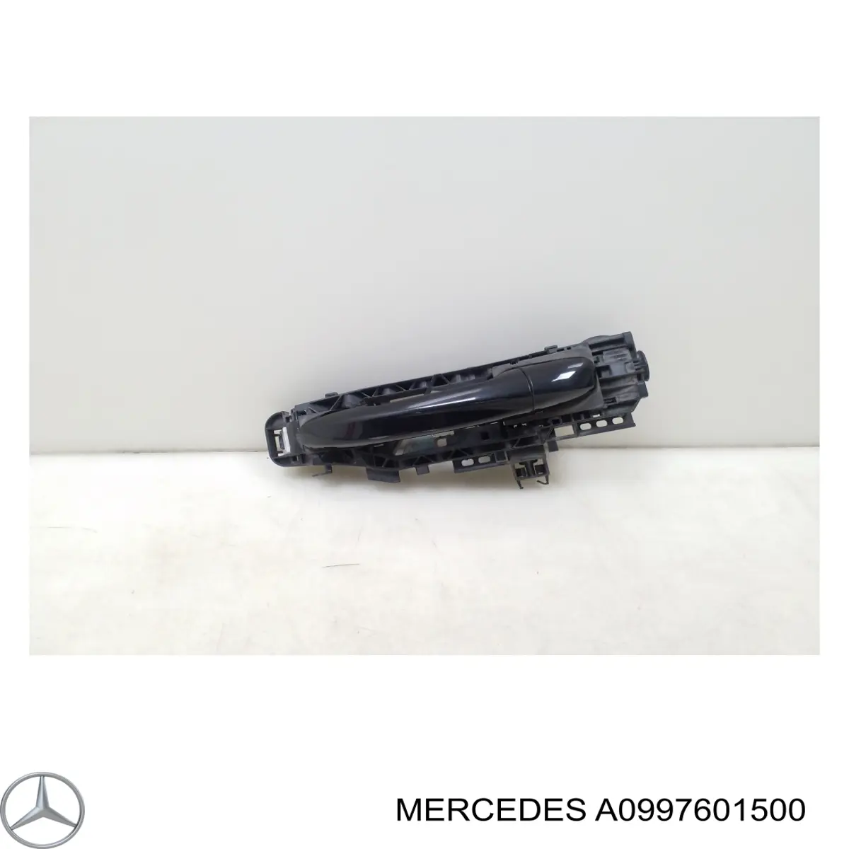Купити A0997601500 Mercedes Тримач зовнішньої ручки дверей, передньої лівої