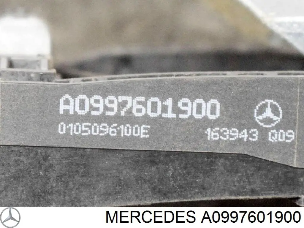 A0997601900 Mercedes Тримач зовнішньої ручки дверей, передньої лівої