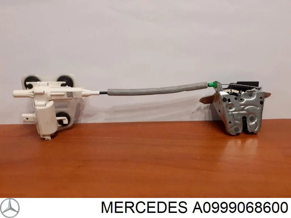 Мотор (клапан) дотягування багажника Mercedes A0999068600 ціна, від 35.44 USD