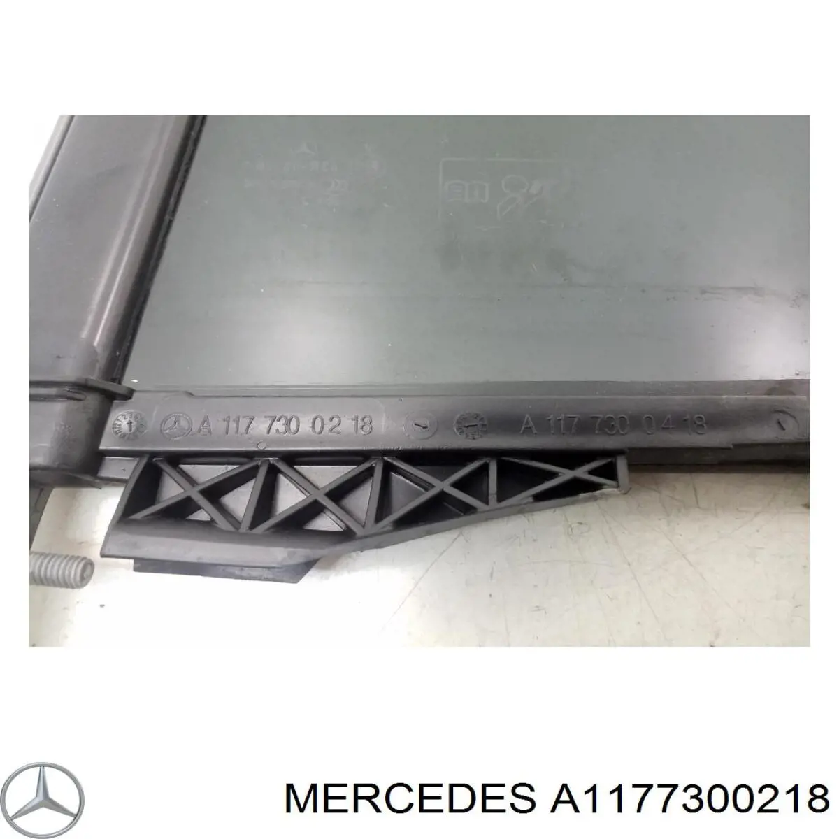 A1177300218 Mercedes Скло кутове дверей задніх