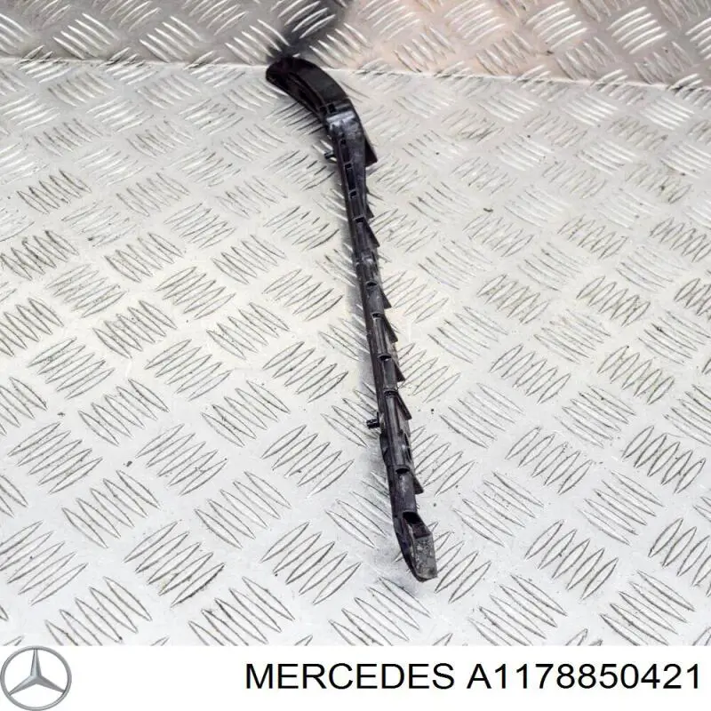 Кронштейн бампера заднього, зовнішній правий A1178850421 Mercedes