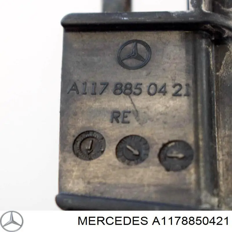 Кронштейн бампера заднього, зовнішній правий Mercedes A1178850421