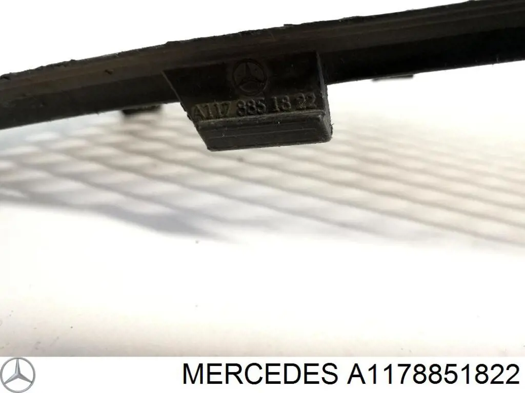 Решітка переднього бампера, права Mercedes A1178851822 ціна, від 16.55 USD