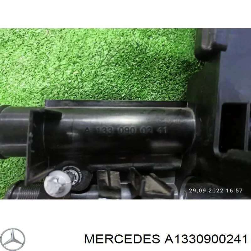 A1330900241 Mercedes Кронштейн радіатора інтеркулера