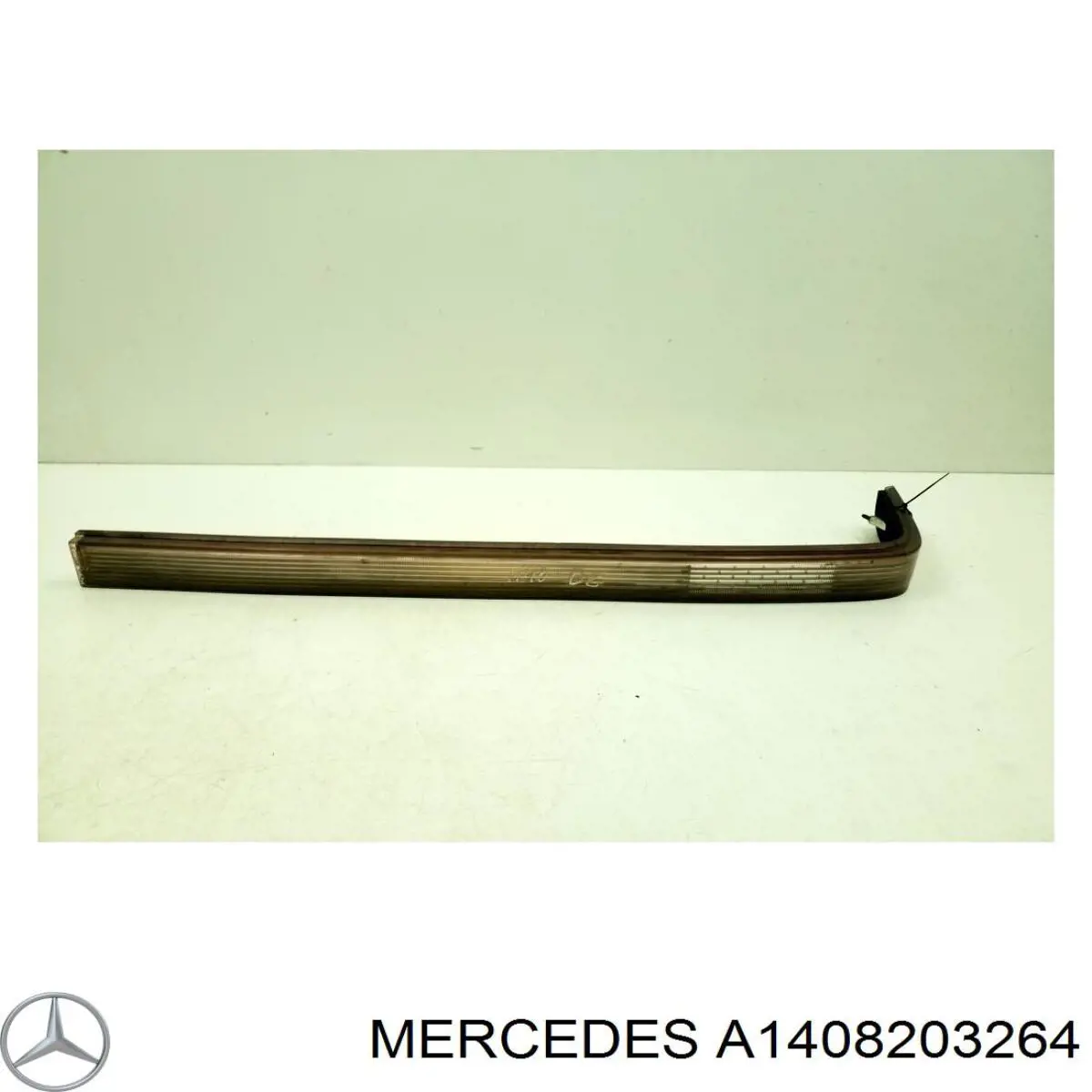 Купити A1408203264 Mercedes Накладка заднього ліхтаря