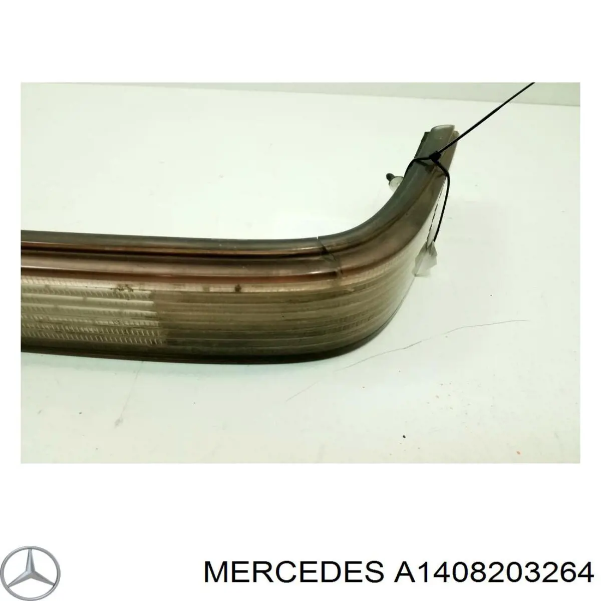 Купити A1408204064 Mercedes Накладка заднього ліхтаря