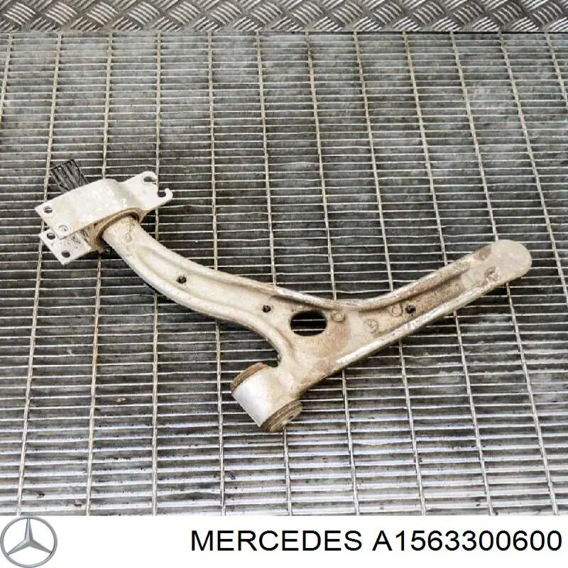 Купити A1563300600 Mercedes Важіль передньої підвіски нижній, правий