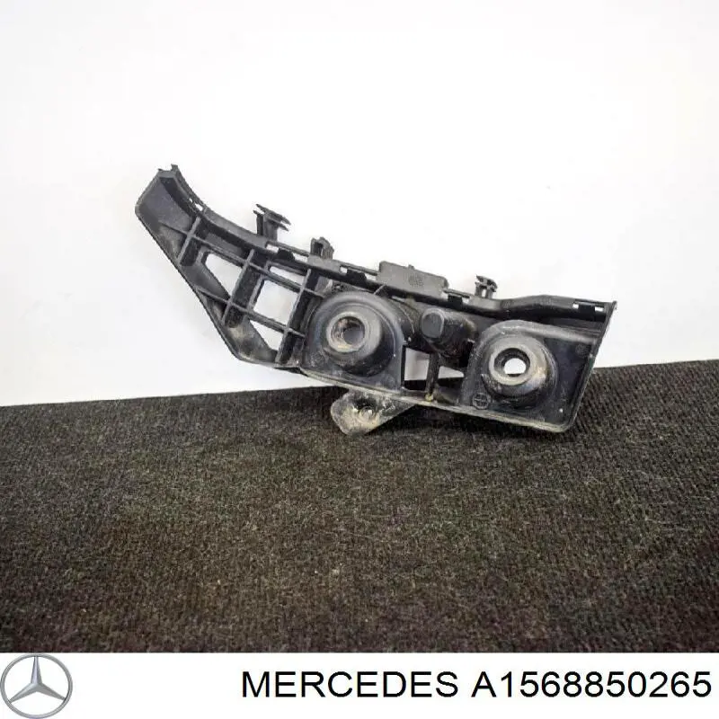 Кронштейн бампера заднього, правий Mercedes A1568850265