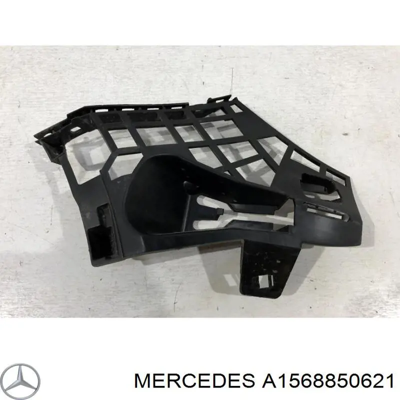 Праве кріплення переднього бампера Mercedes A1568850621 ціна, від 14.64 USD