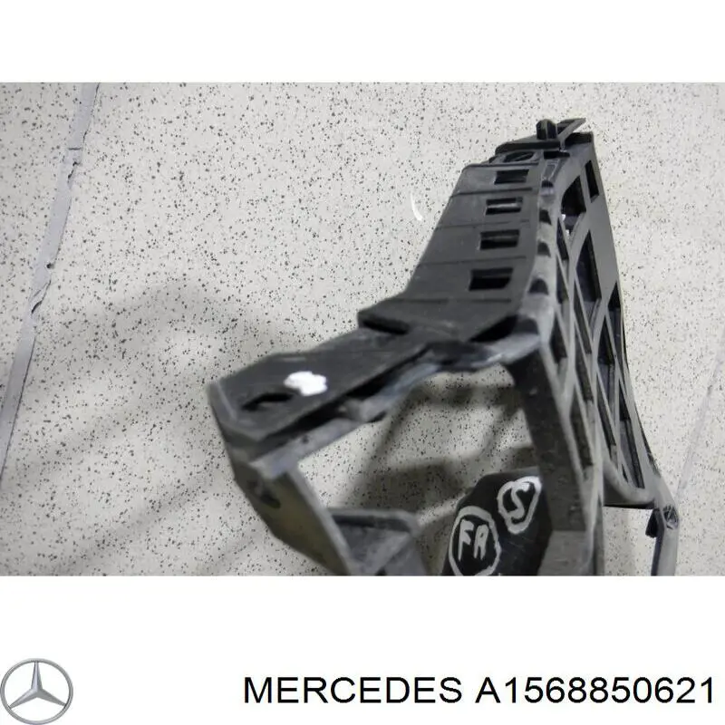 A1568850621 Mercedes Кронштейн бампера переднього, правий