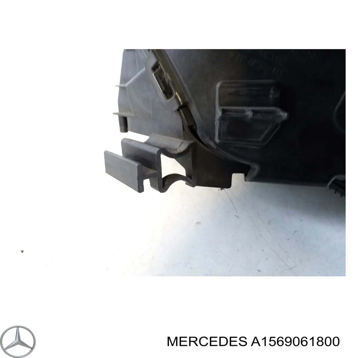 Фара правая Polcar 50L2101U ціна, від 380.93 USD