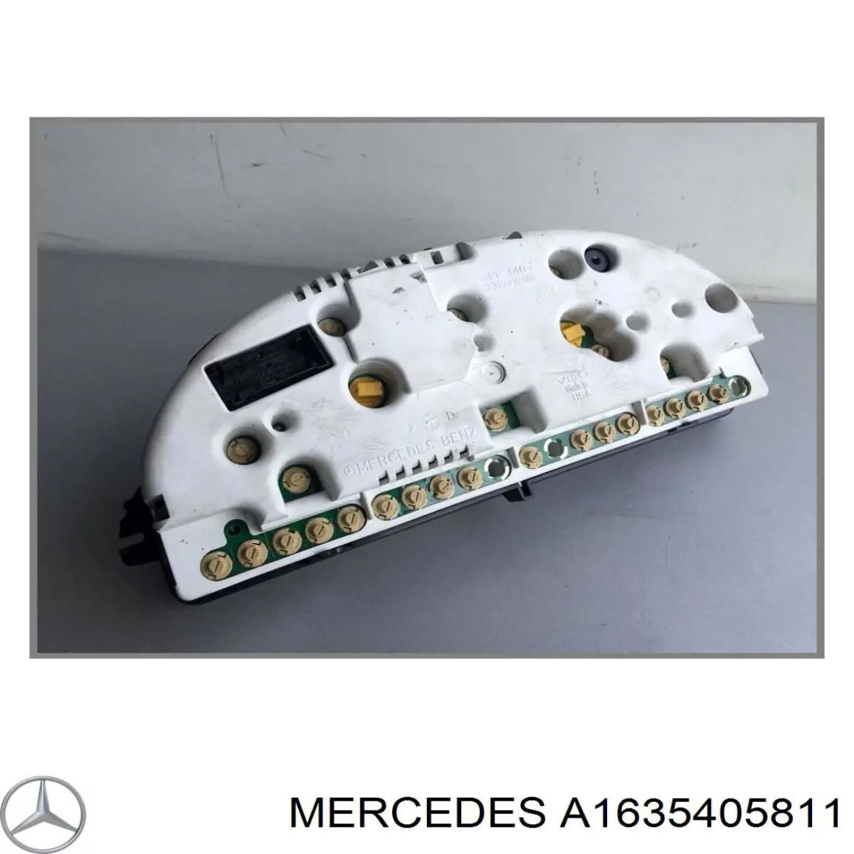 Приладова дошка-щиток приладів A1635405811 Mercedes