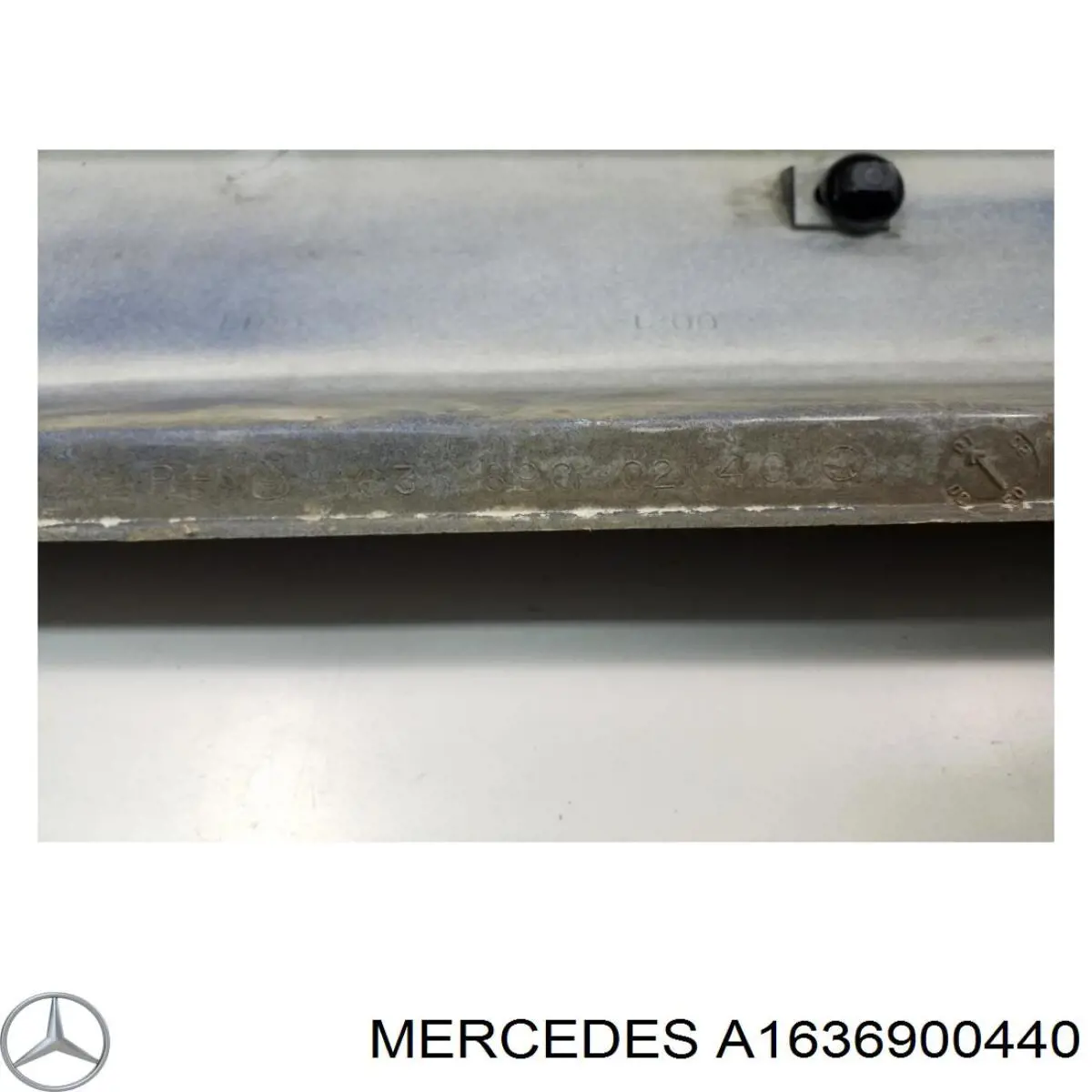 Накладка зовнішня (молдинг) порога, правий на Mercedes ML/GLE (W163)