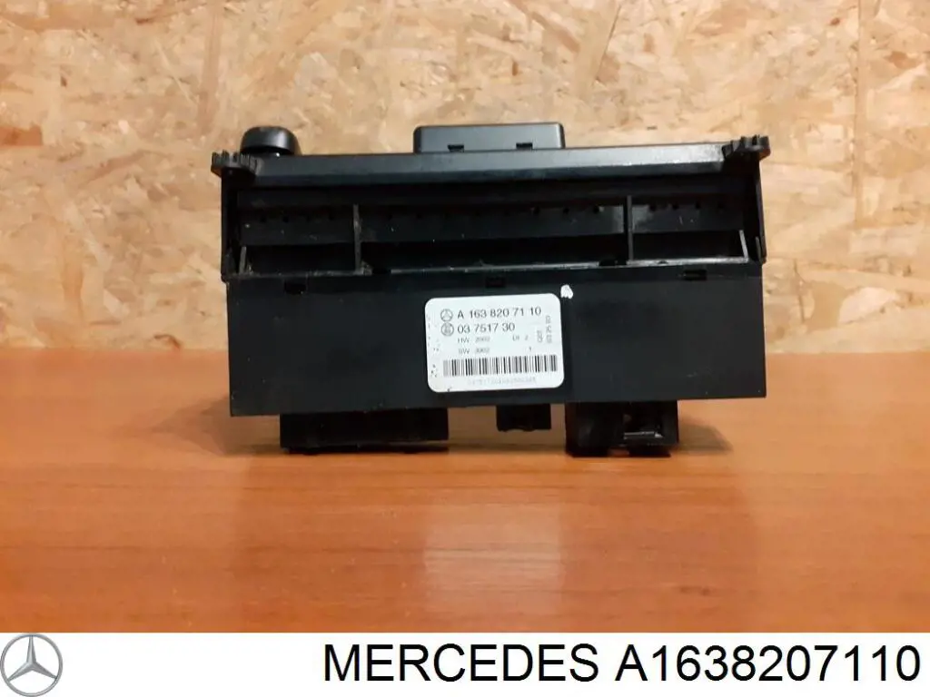 Кнопковий блок керування склопідіймачами центральної консолі Mercedes A1638207110 ціна, від 27.84 USD