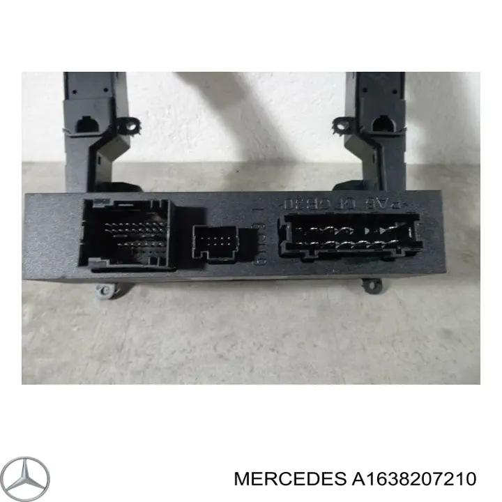 Центральна кнопка склопід'ємника Mercedes A1638207210 ціна, від 36.56 USD