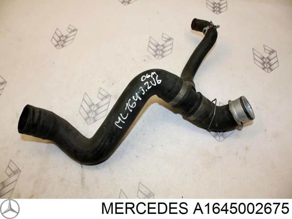 Шланг/патрубок радіатора охолодження, верхній A1645002675 Mercedes