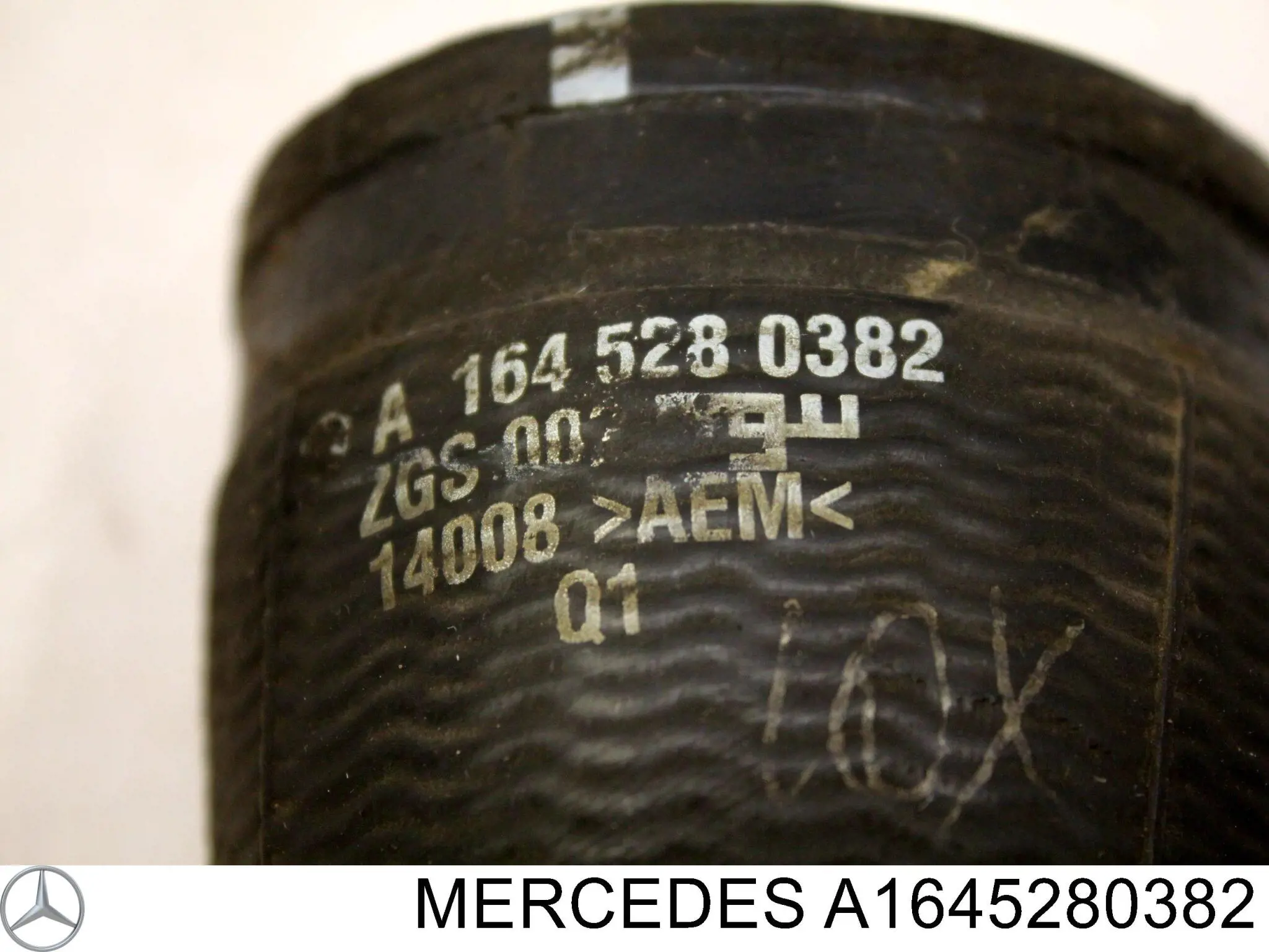 Шланг/патрубок інтеркуллера Mercedes A1645280382 ціна, від 14.65 USD