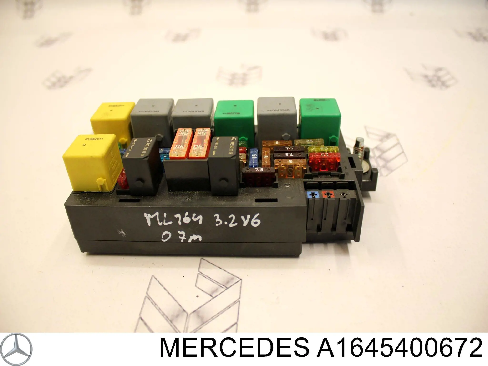 Коробка запобіжників Mercedes A1645400672 ціна, від 19.26 USD